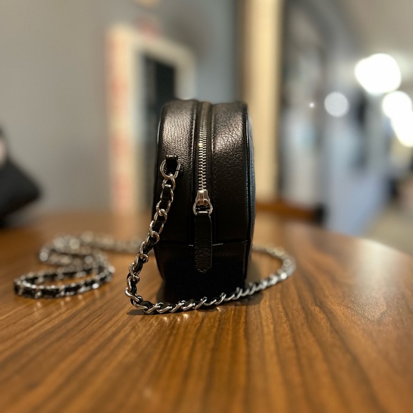 Chanel round clutch in chain - Picture 6 of 11